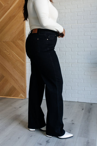 High Rise Judy Blue Classic Straight Jeans in Black