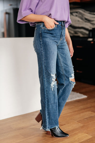 Judy Blue Distressed Straight Jeans in Dark Wash